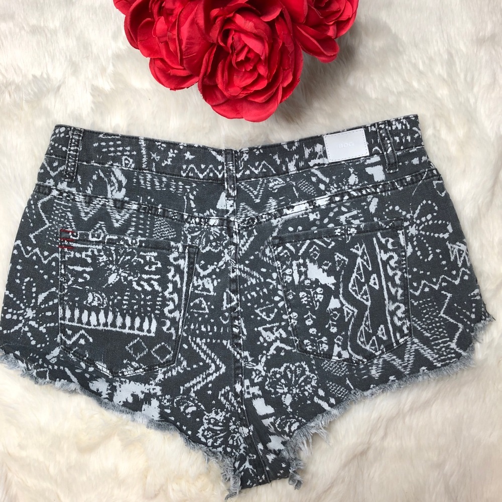 Urban Outfitters BDG High Rise Cut Off Shorts - Picture 2 of 4